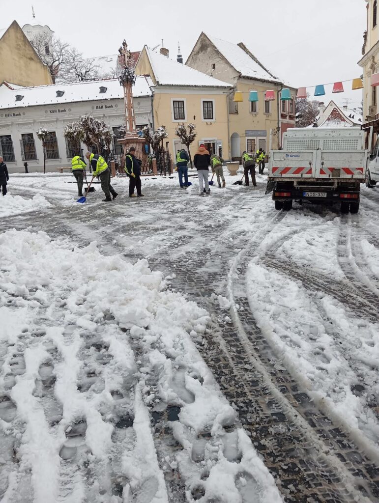 Ismét munkába álltak a hókotrók és síkosságmentesítők